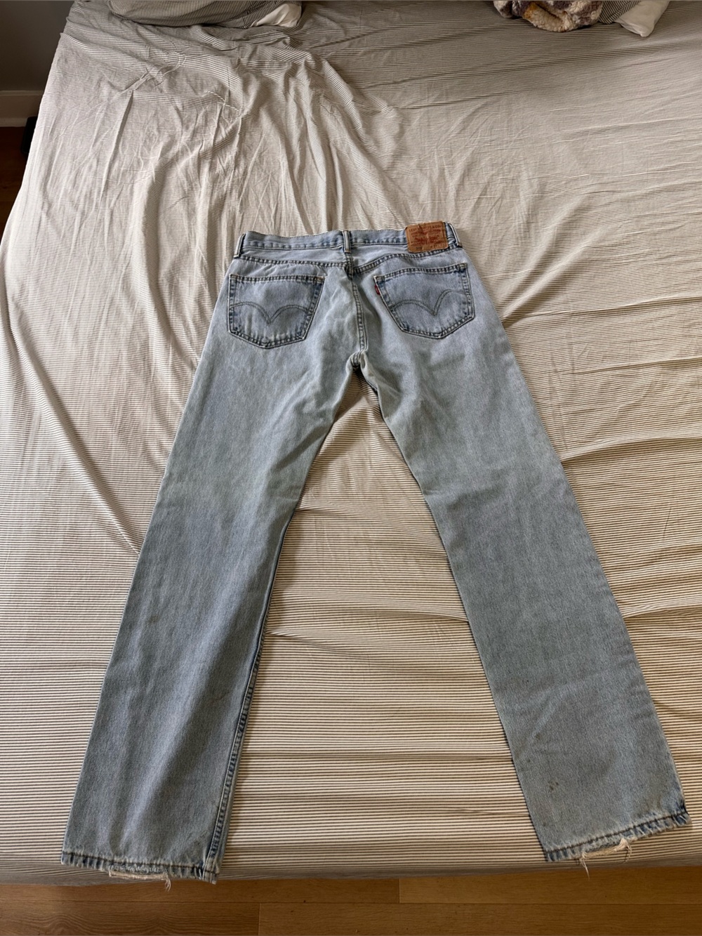 VTG Levis 505 Mens 33x34 Straight Leg Zip Fly Jeans 100% Cotton Denim Distressed